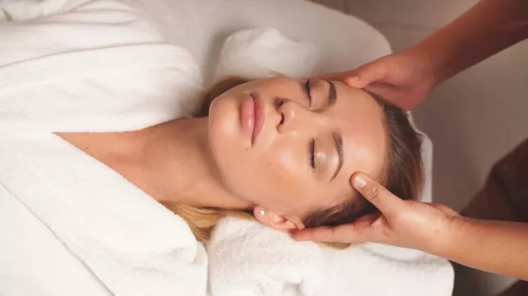 Énergéticienne pour massage bien-être et détente à Fréjus, Fréjus, Sandrine Thomas